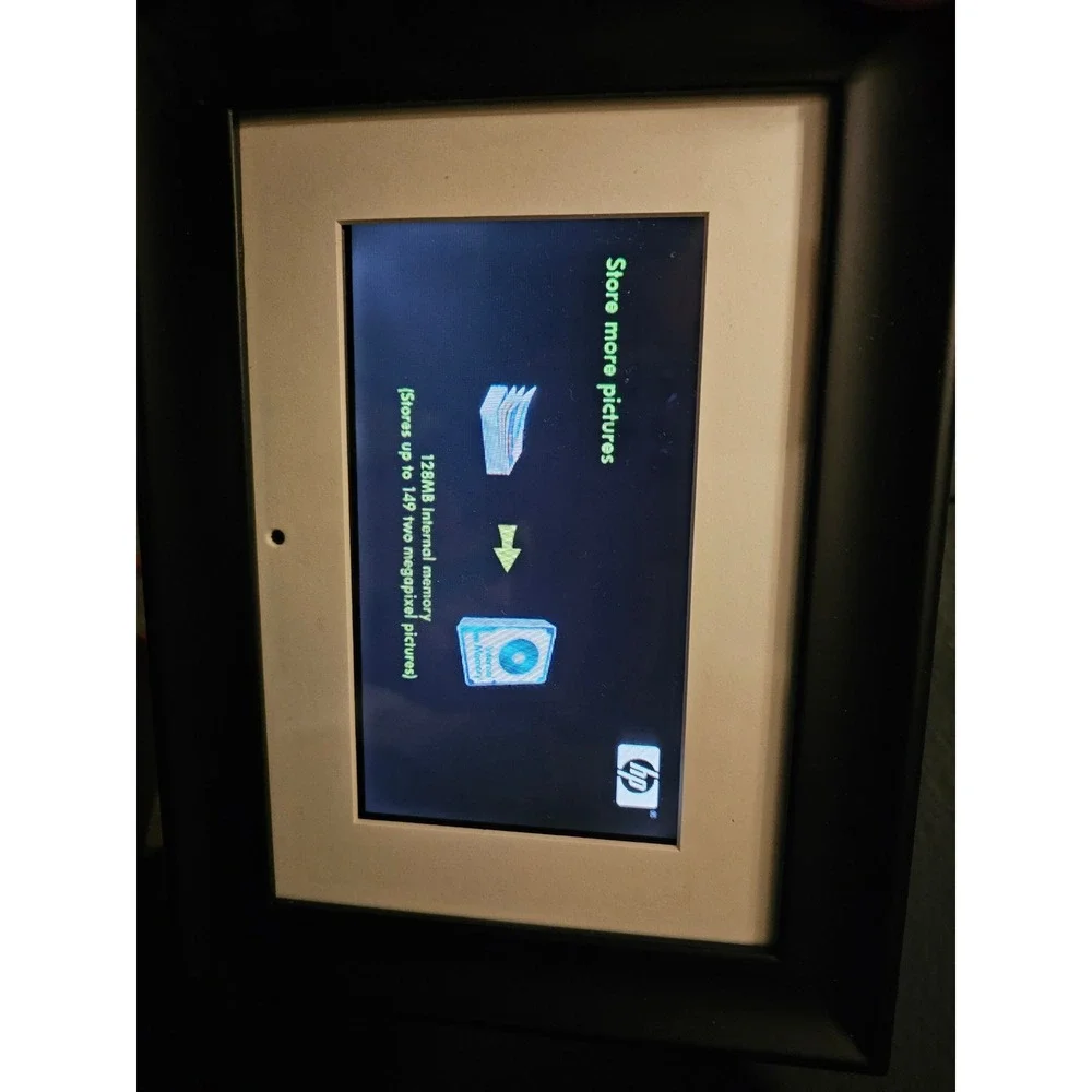 HP 7 inch Digital Picture Frame Black Wood df710c2 with Remote and Extra Mats
